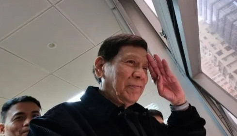 菲律宾传来两条重磅消息：一是总统马科斯的亲姐姐突然“倒戈”，二是杜特尔特的辩