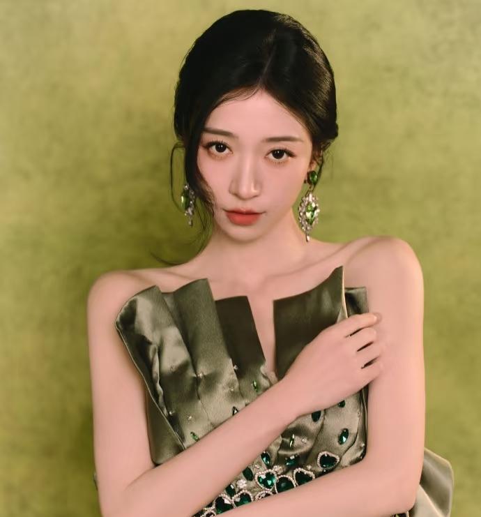 短剧拍得快，情没时间长。七天演完一场婚，转身就换下一部当爹妈。演员心里门儿清