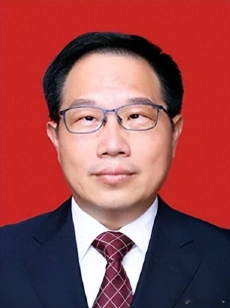 ……7月2日傍晚，看到“李大剑”主动投案后，心里挺不是滋味的，因为他从1981
