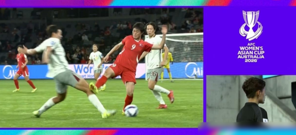 别跟朝鲜女足踢球，除非你想体验“战场足球”。她们刚在亚洲杯3-0横扫乌兹别克