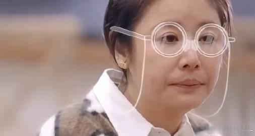 林心如一脸痛苦地说：“我现在眼睛老花了。”<br />情商很高的蔡少芬...
