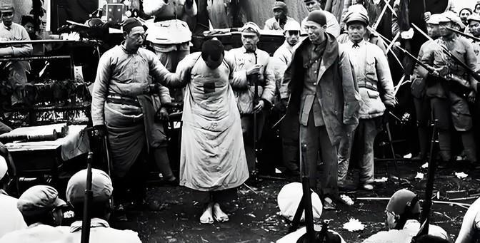 1989年，82岁的老汉突然服毒自杀，由于他生前从不与人结仇，且子孙满堂，所以大