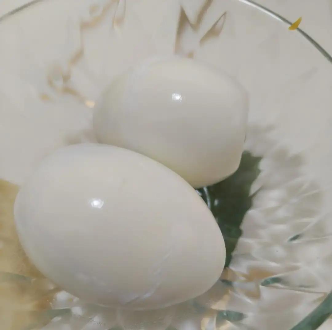 我有一个秘密，今天决定说出来。近两年，我的早餐几乎没变过，天天两个白水煮鸡蛋