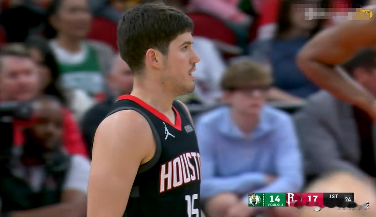 火箭超级新星谢波德真是名副其实的拖油瓶！在今天进行的火箭和凯尔特人的比赛中，目前