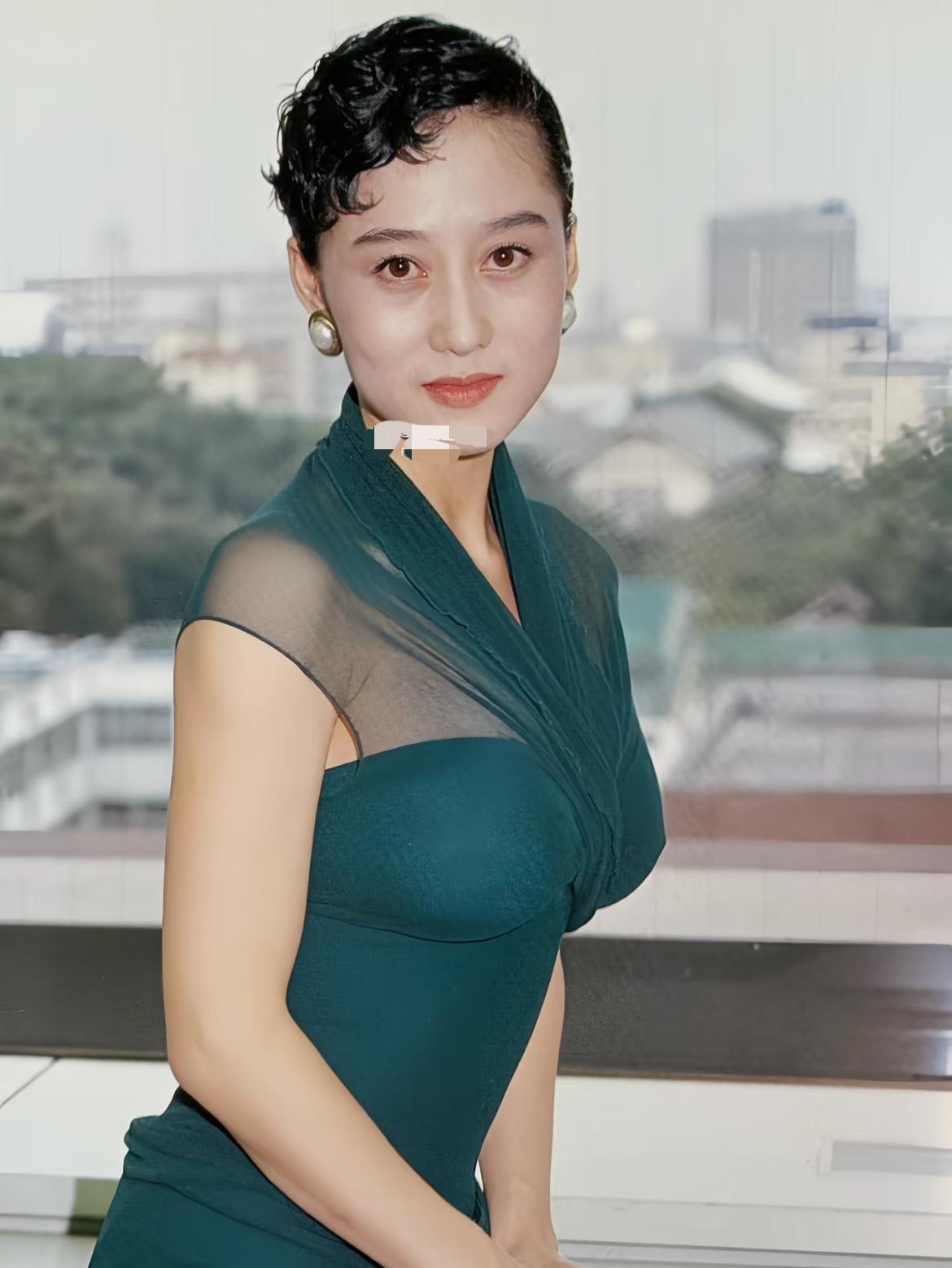 为什么利智没有成为赌王的五姨太呢？不是因为赌王何鸿燊不想娶，也不是因为利智看