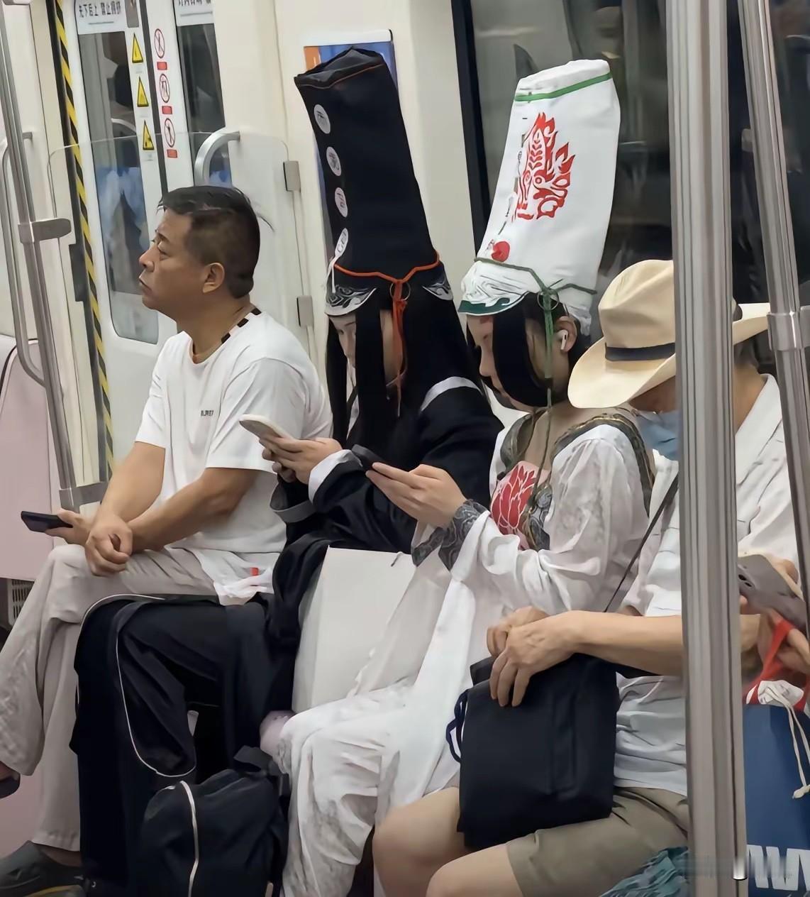 幸好是白天看见的，大晚上人吓人，吓死人了