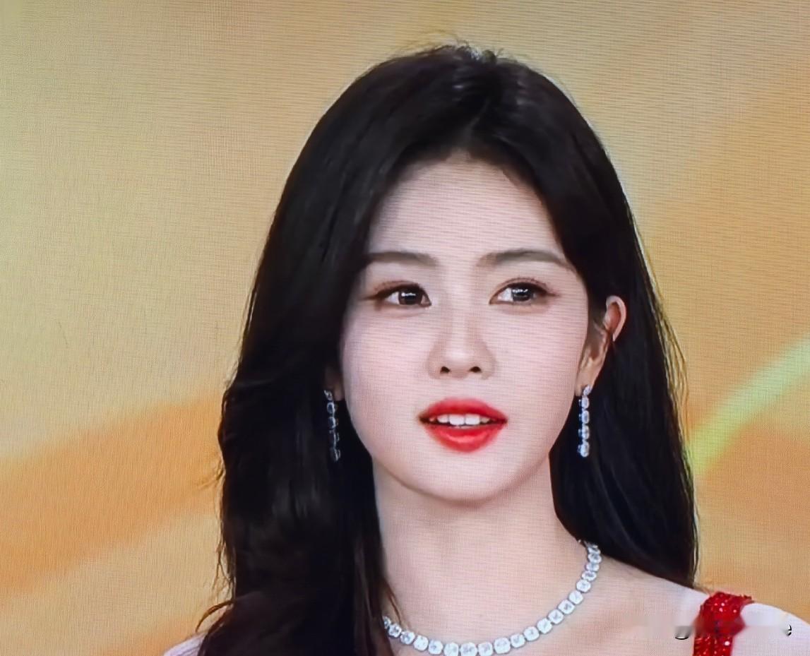 2月16日，白鹿，李兰迪，王玉雯，李昀锐，丁禹兮，宋威龙，毕雯珺，田曦薇怼脸照