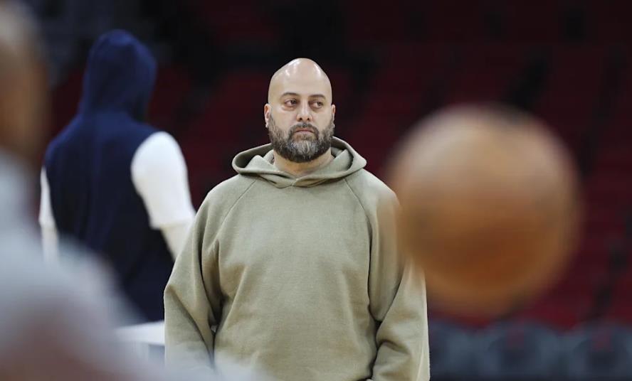 著名的NBA记者萨姆·阿米科在一档节目当中表示，如果火箭队想要追逐雄鹿队的超级巨