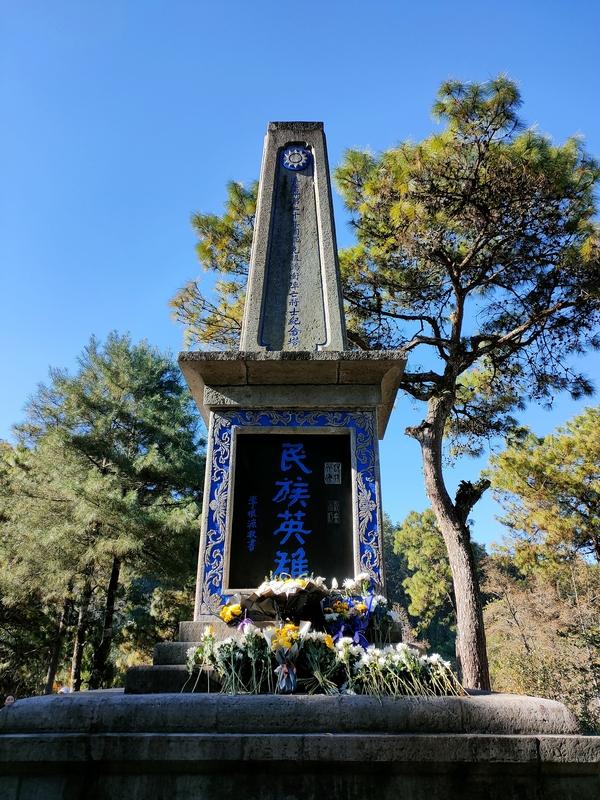 现在我们能替先贤原谅日本人吗？这是个很有争议的话题。有人说“我们没有资格替先辈原