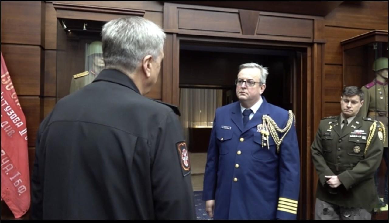 莫斯科，1月2日俄罗斯新闻社报道，俄罗斯国防部称，从飞向俄罗斯总统弗拉基米尔·