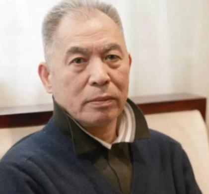 著名作家梁晓声的小姨20多岁时，未婚怀孕，誓死不说孩子的父亲是谁，最后被开除，生