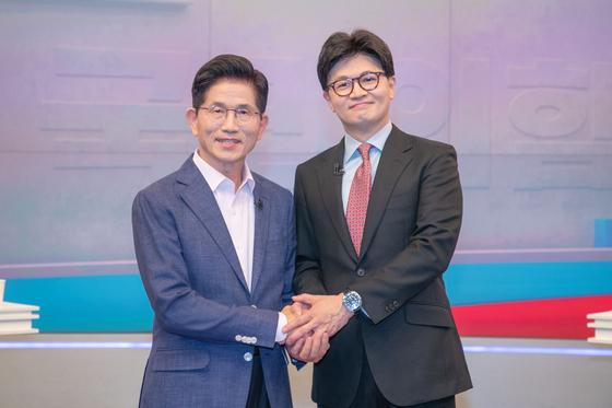 韩东勋和金文洙齐声施压：李在明应为谎言与违法行为即刻退选在大法院于1日就李在