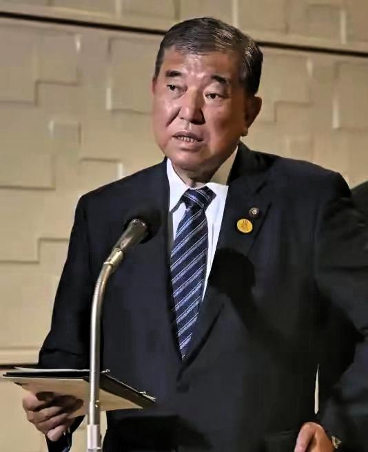 果不其然。中方突然宣布了：对钓鱼岛及其附属岛屿的主权不容置疑，相关行动将依法开