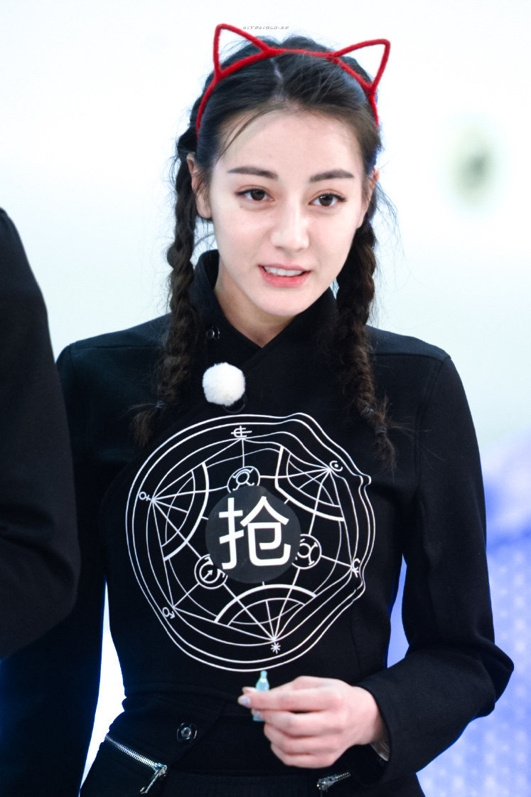 迪丽热巴迪丽热巴dlrb迪丽热巴钰珑善良是流动的暖阳，你传递的善意终会照亮