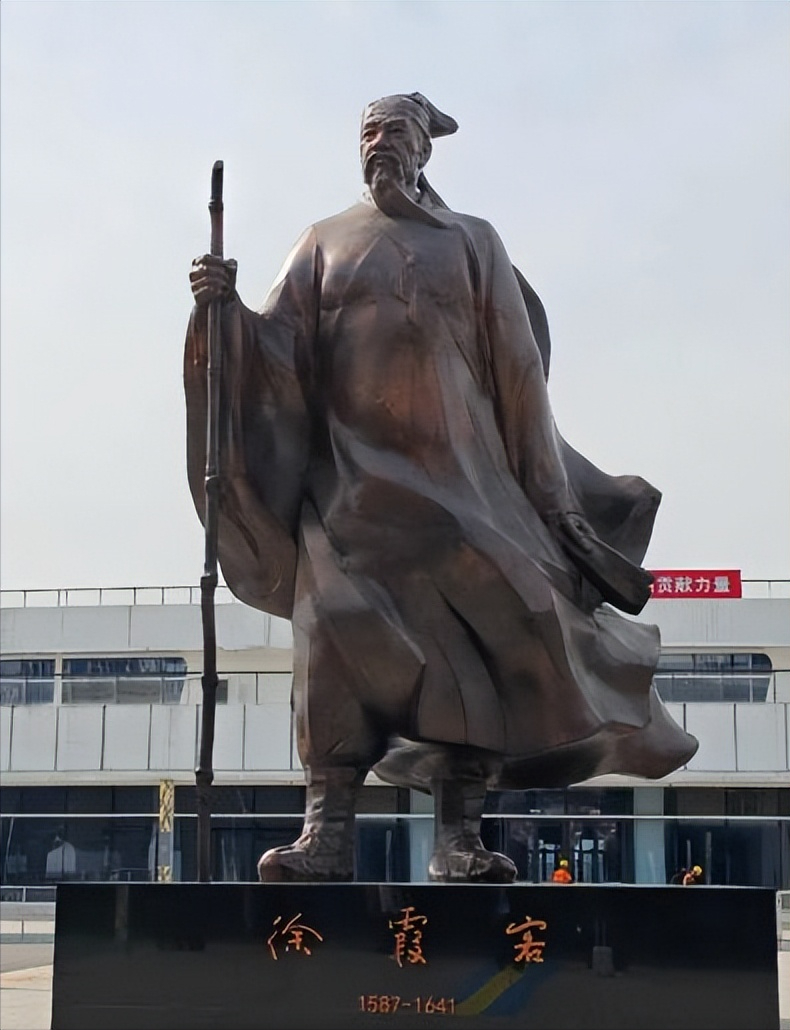 1617年，徐霞客因怀念已故妻子，偷偷宠幸了原配的侍女，并让她怀了身孕，谁料，待