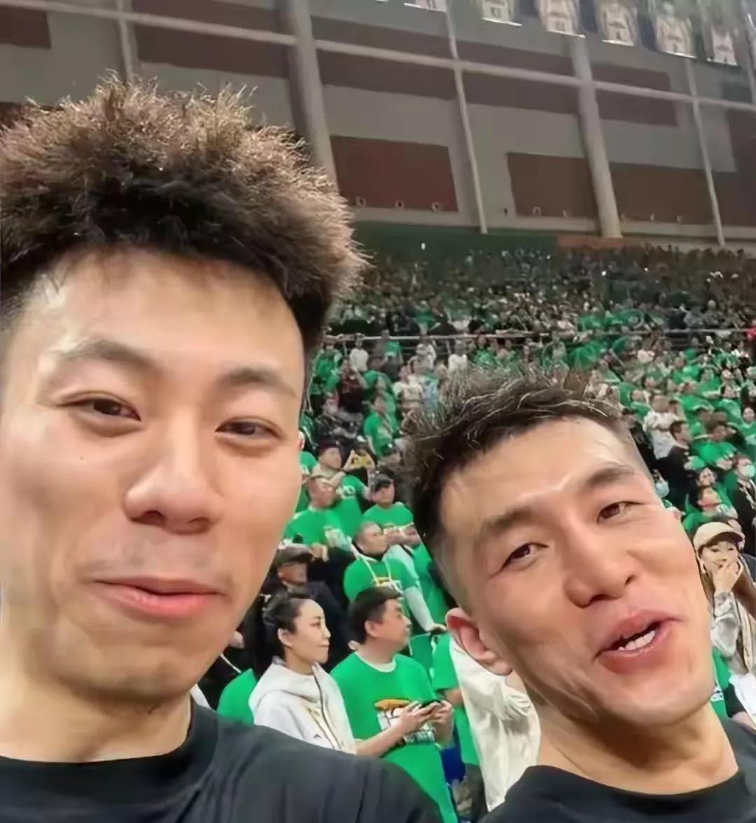 虽然郭艾伦离开辽篮已经一个赛季，但他与昔日辽篮队友张镇麟的私交，是所有辽篮球员中