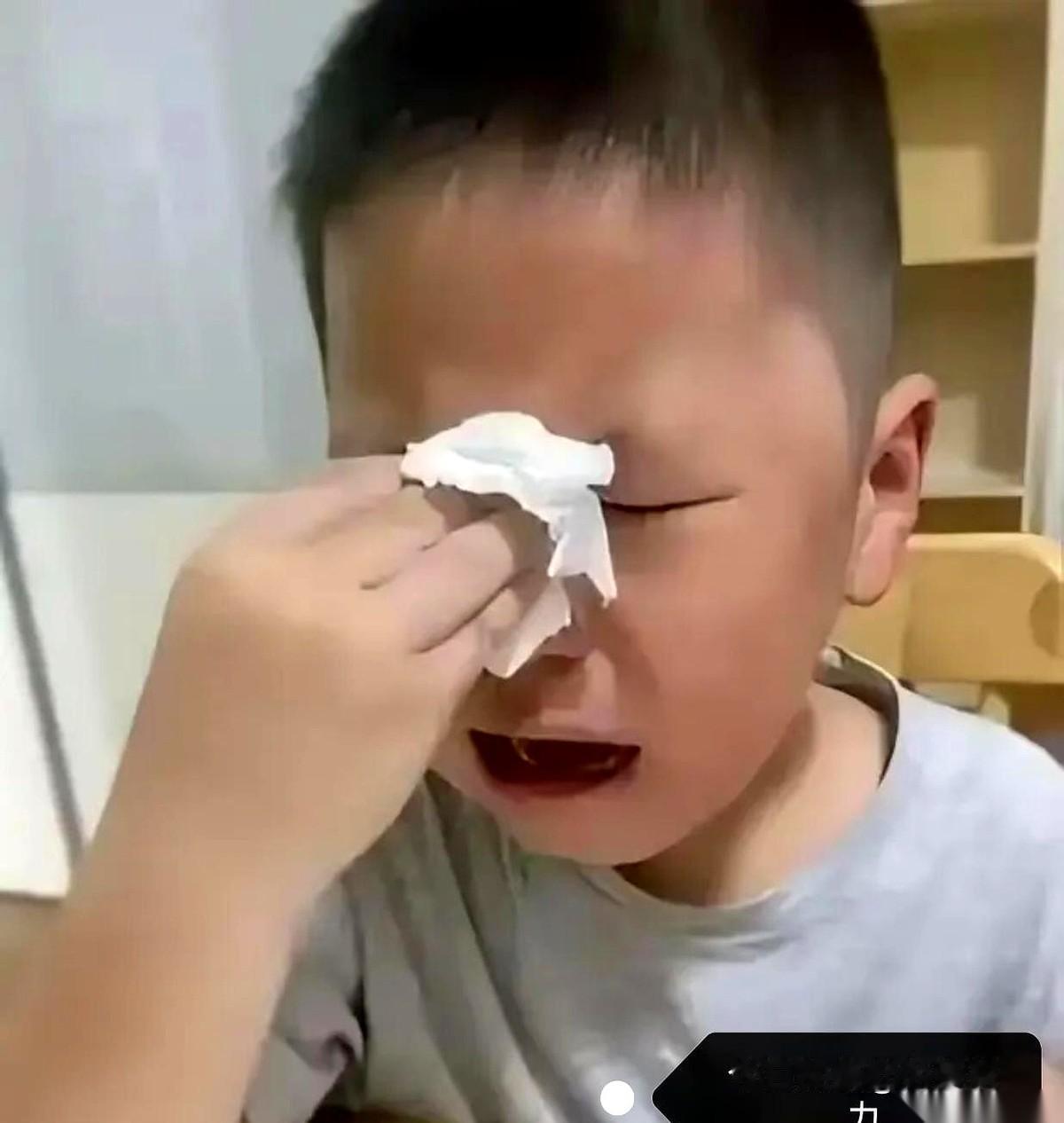 我儿子语文考了97分，我看着卷子，一口气差点没上来。就因为一道题，3分。题目