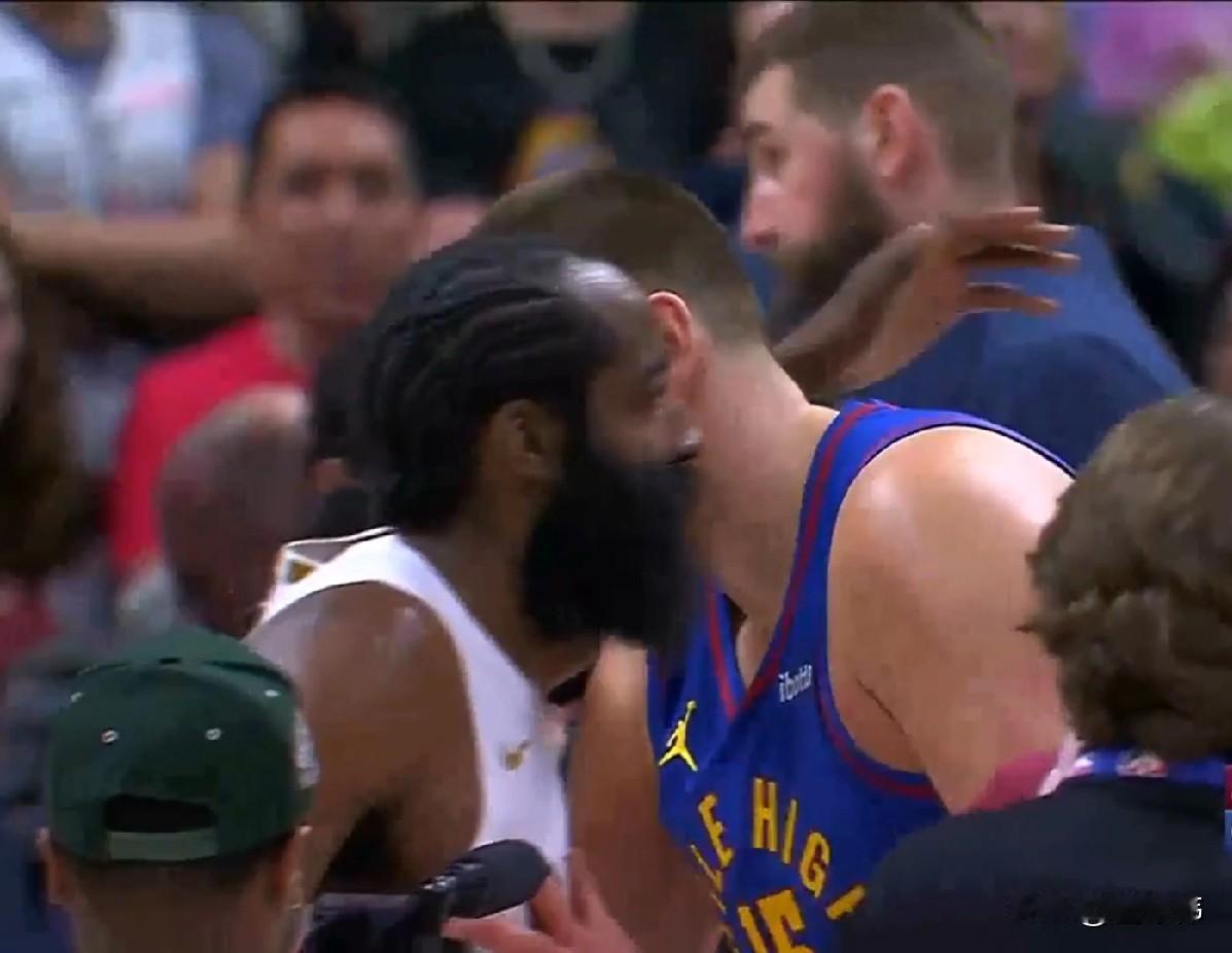 得到约老师的肯定！约基奇谈哈登：“他融入骑士队很快。”“不管哈登在哪支球