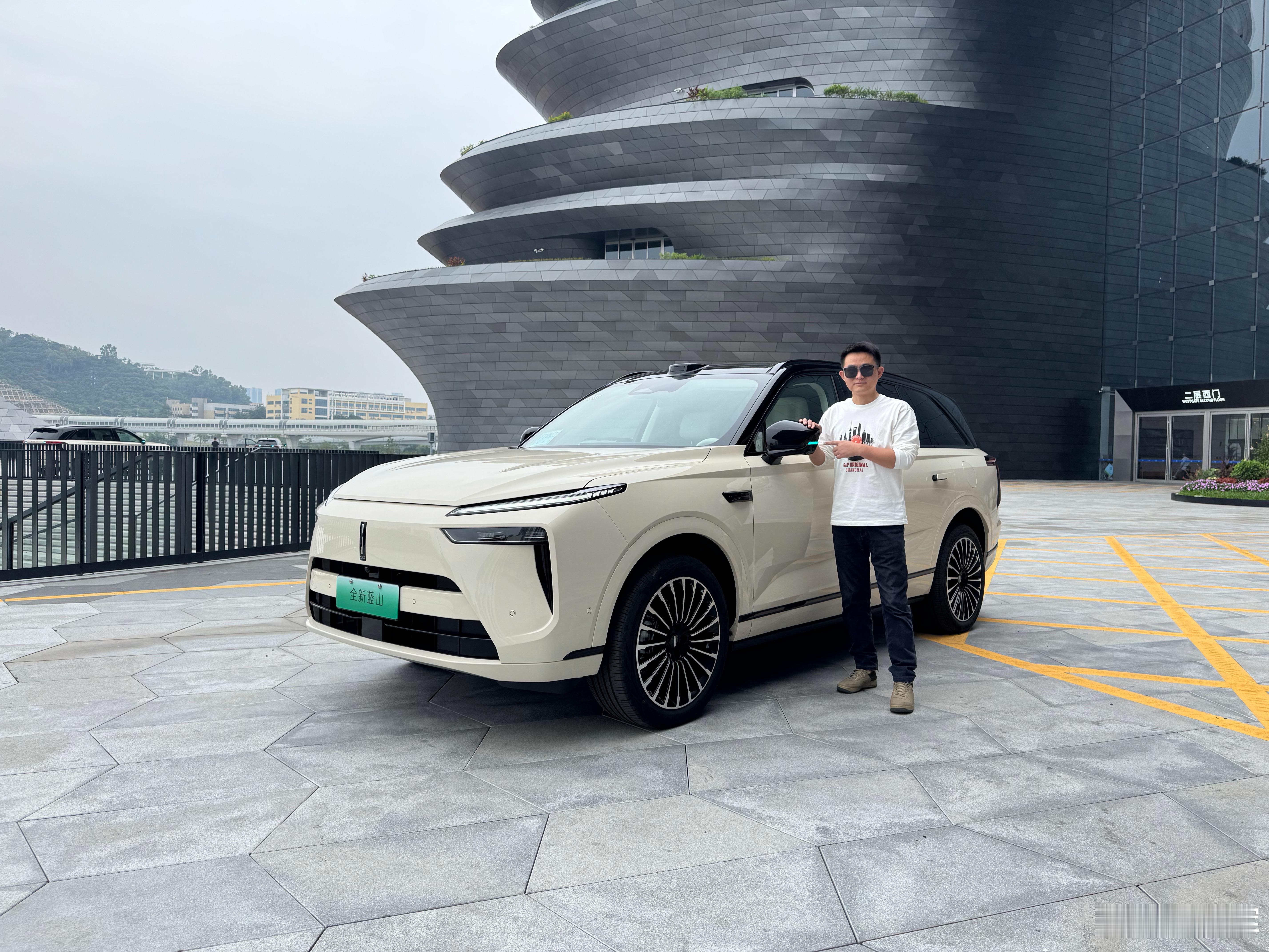 魏牌蓝山也有小蓝灯了，已经替大家试过了，具体还不能说。不过官方解密了，快去看和的