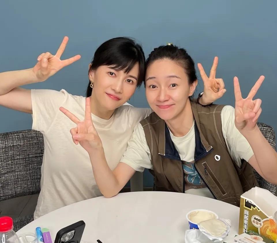 焦俊艳真的签了papi的公司，这下真的是闺蜜变老板了！消息一出，网友直呼“闺