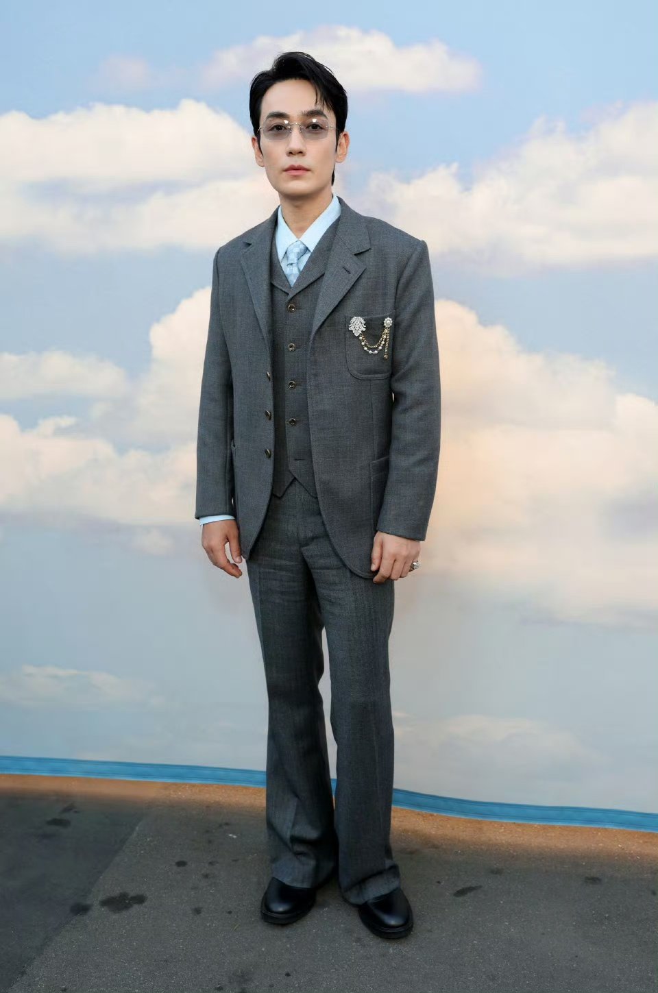 朱一龙官摄镜头朱一龙vogueus官方镜头朱一龙官摄镜头来啦​​​