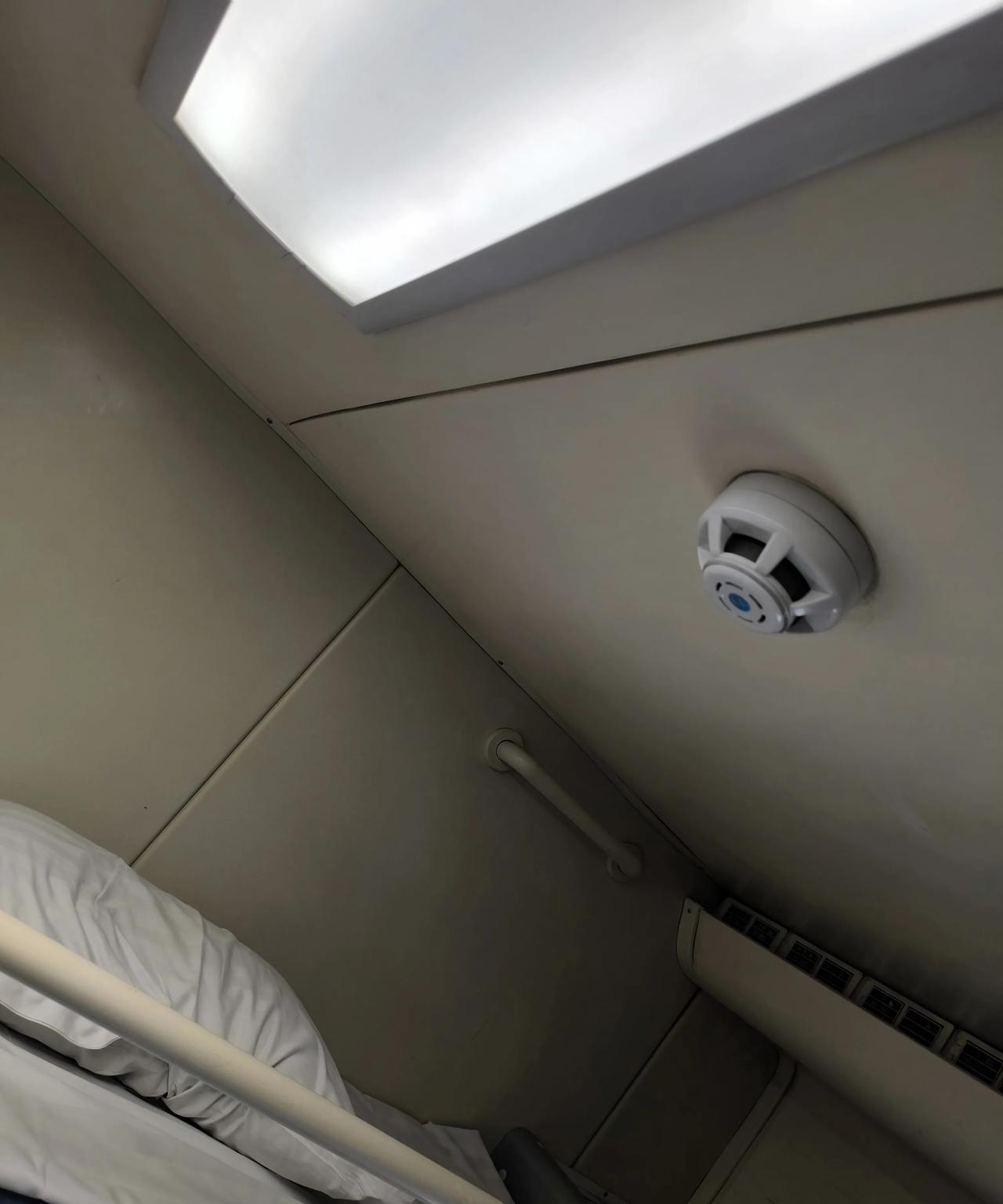 在海南买了房子，海南封关以后是不是去住就不方便了？房价会涨还是会跌？今天火车上