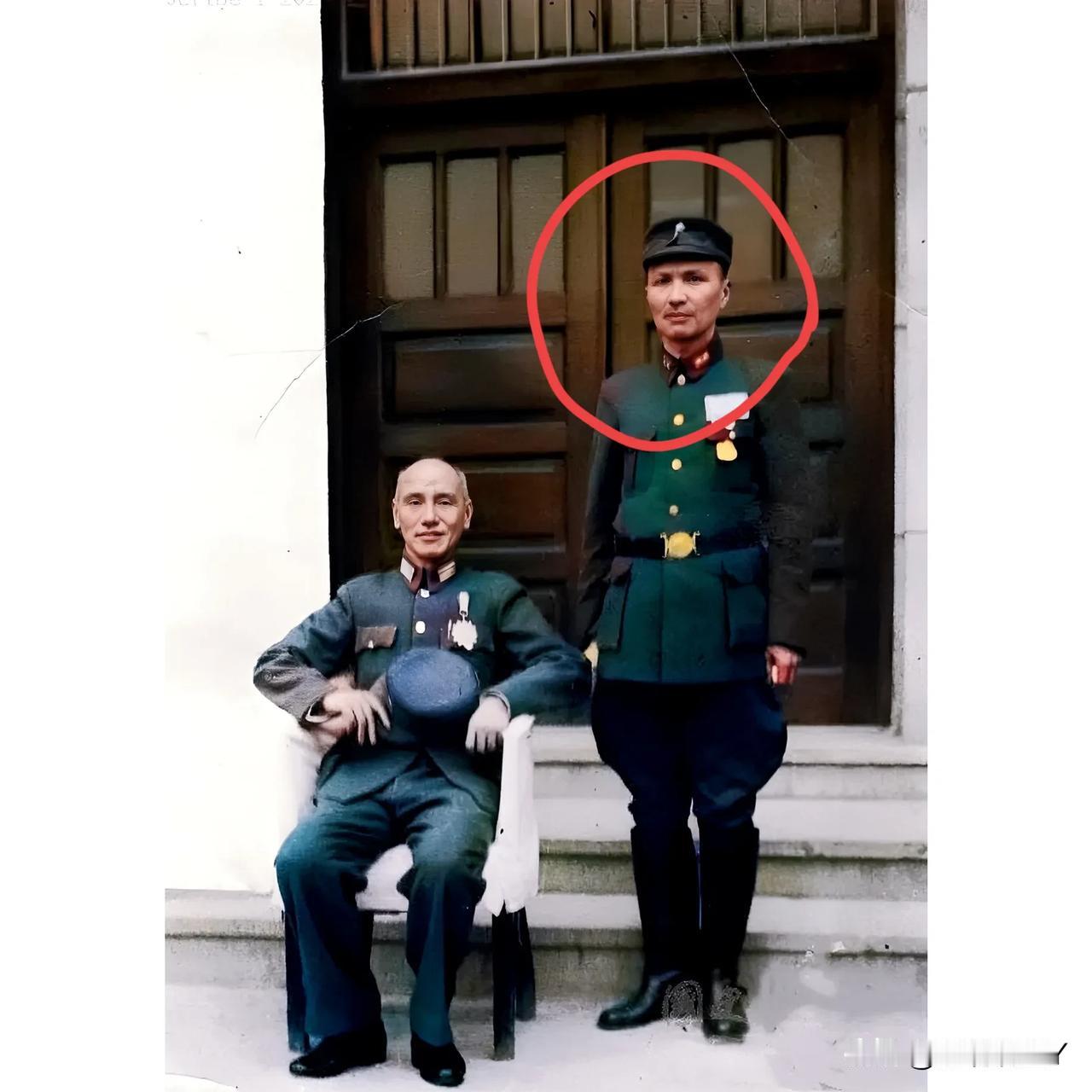 一张老照片，拍摄于1946年的河南新乡，这才是蒋中正的真实貌相，并非演员所饰演的
