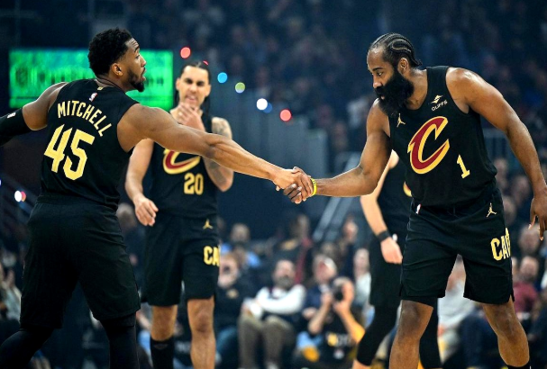 怎么外区人一说就是骑士没锋线是不是最近听骑士球迷说三后卫四后卫多了，以为骑士