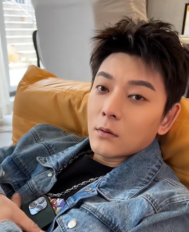 当年陈翔撞破出轨事后，多年立情伤人设，放任粉丝网暴毛晓彤。见毛晓彤事业红火，他