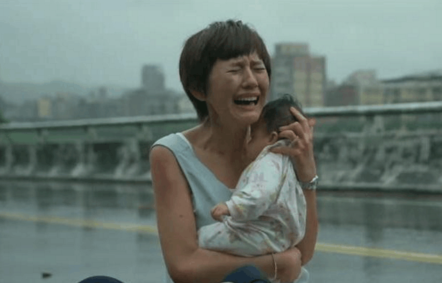 孩子生病时, 真正最需要照顾的那个人是谁? 无数妈妈看哭了!