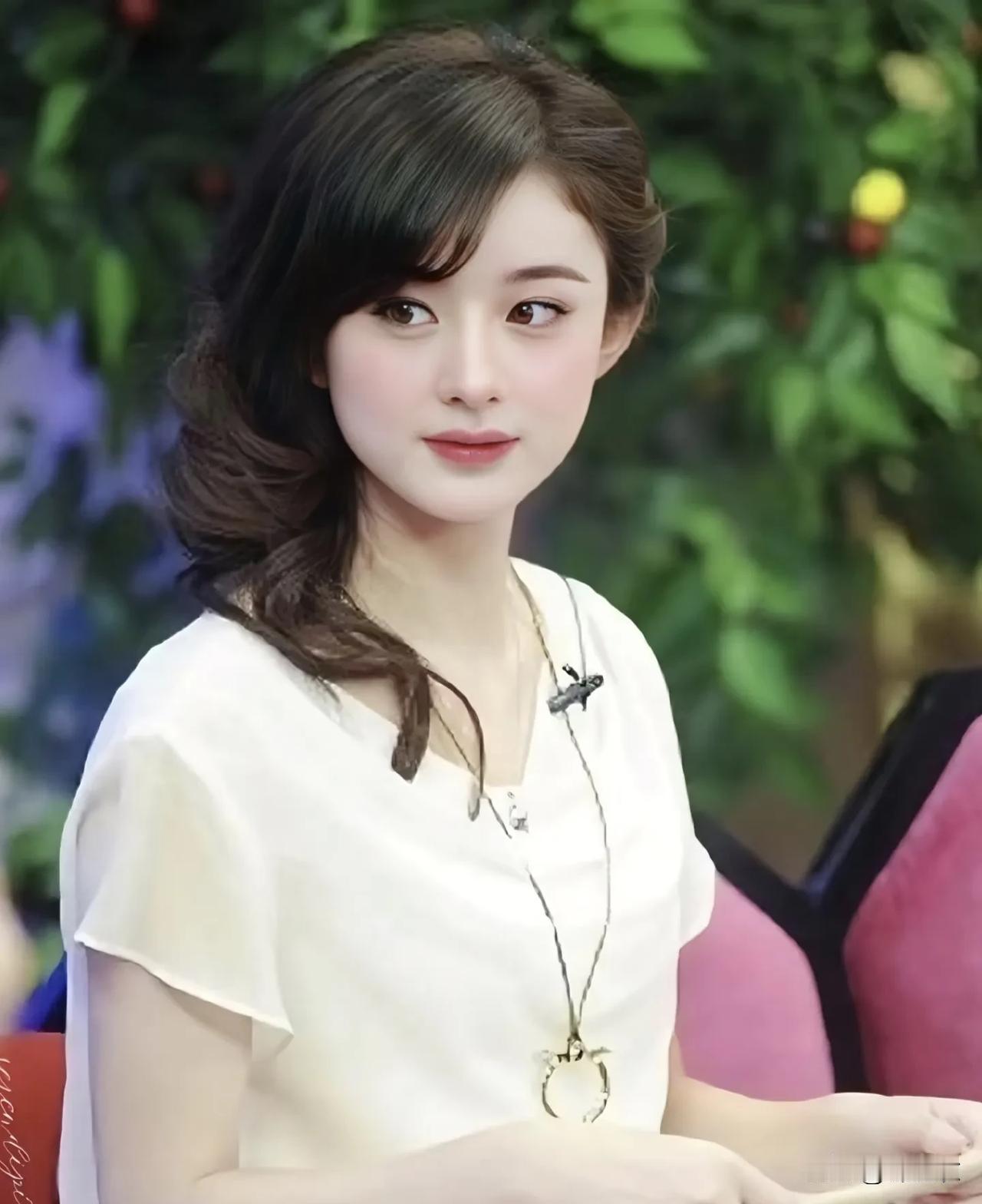 我觉得赵丽颖长得非常好看，不知道为什么有那么多人对她如此苛刻，我觉得她骨相很好，