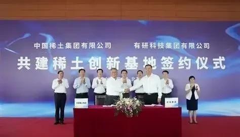 承认专利权，这是目前中美斗争中还保留着的基本底线之一。如果最终打破平衡，中美日欧