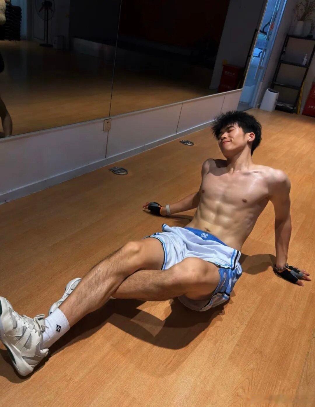 极品好身材谁看了不心动体育生​​​