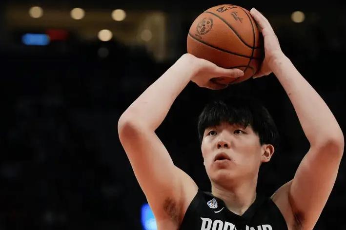 杨瀚森确实得回来，世预赛第三阶段的窗口期比赛，中国男篮的困难肯定会更大，对手防备