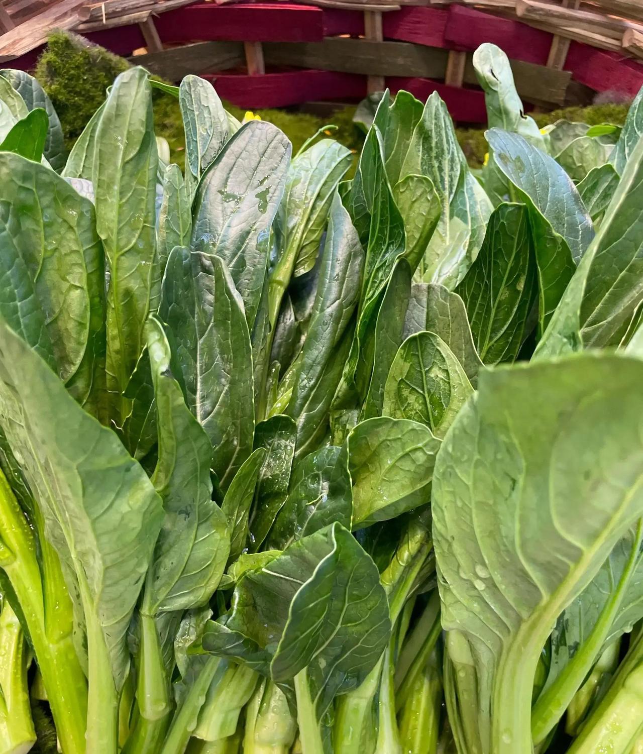 最近央视暗访曝光了湖北天门等地菜农还在偷偷用国家禁用的高毒农药克百威种菜，这事儿