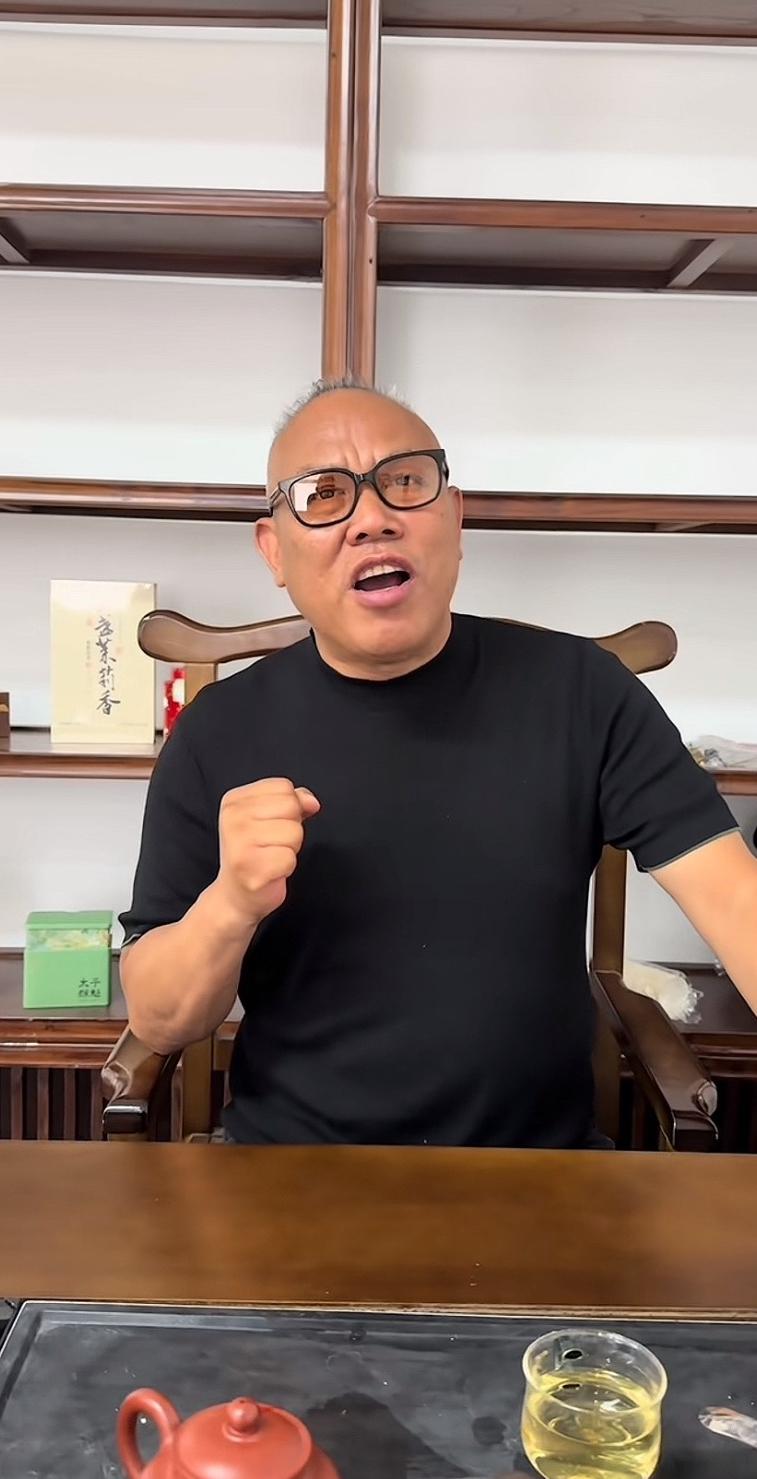沛县团队小辫哥，按捺不住了，也开始给石家庄张晓民的生日宴造势，全力祝福他的进步啤