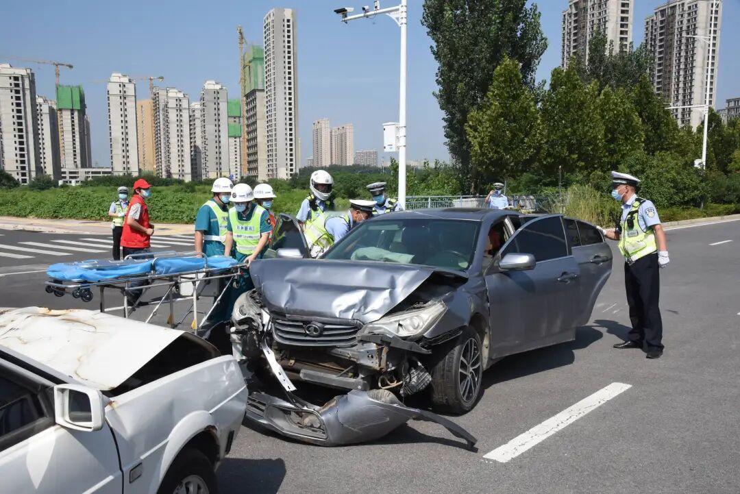 交警提醒：出现交通事故后，有3句话“打死”别说，否则别想拿到任何赔偿2025