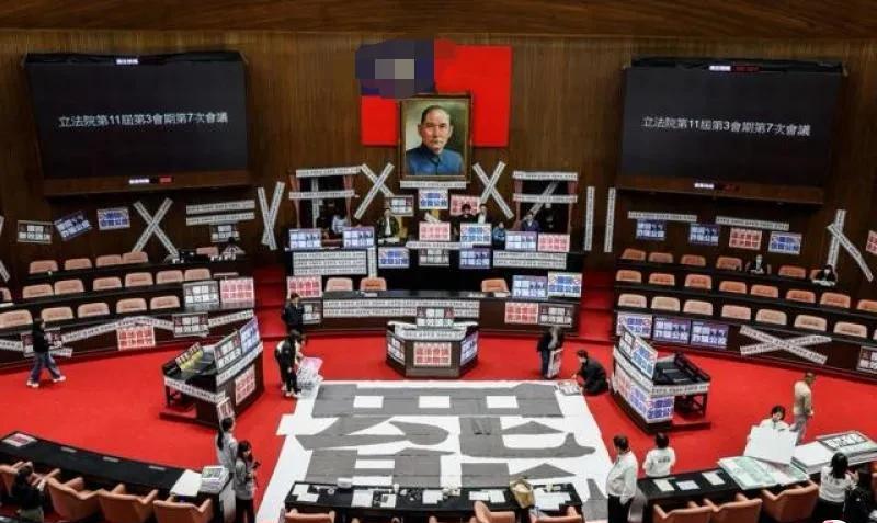 “大罢免大失败”，遗憾了，顽固台独分子曹“星辰”公开说，如果大罢免成功，民进党将