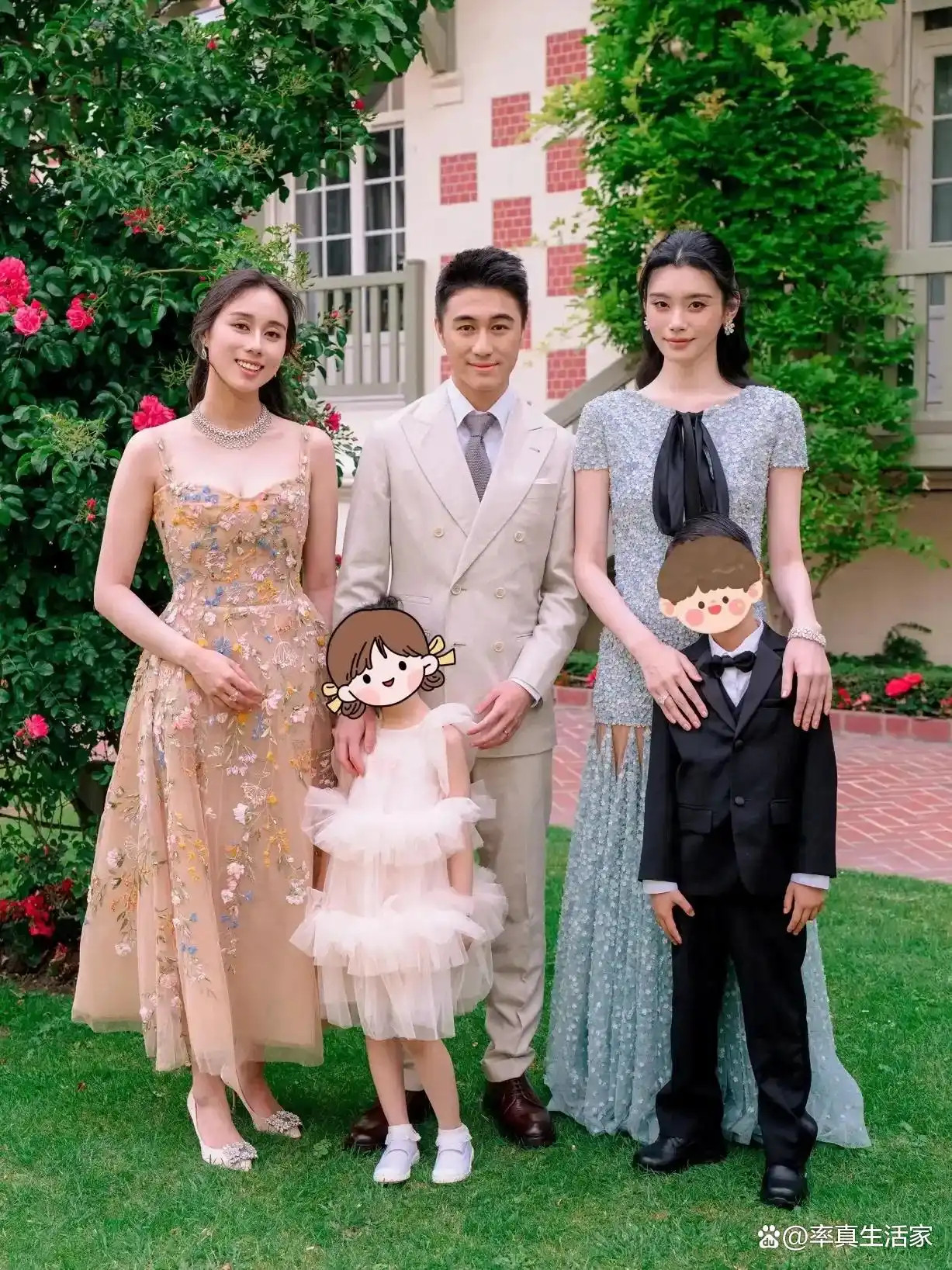 何超欣在哥嫂婚礼的四套礼服，每一套都美出圈，不愧是豪门千金穿啥都美
