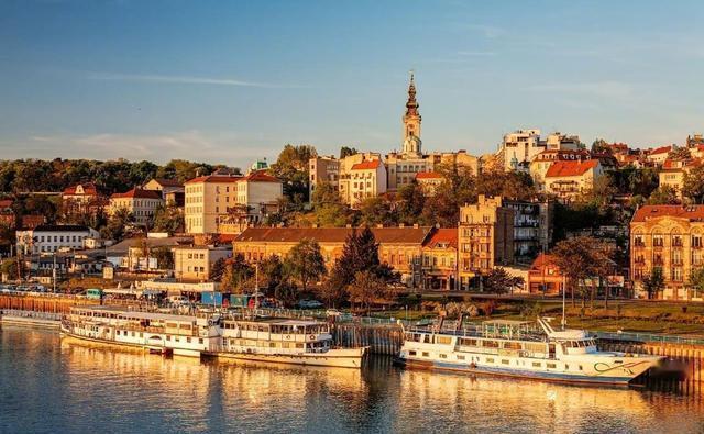 2006年，黑山通过公投宣布独立，塞尔维亚平静接受。这一分离没有硝烟，却标志着南