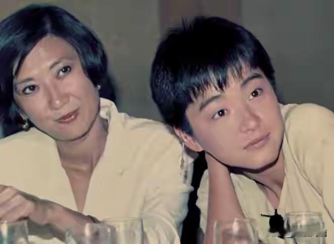 施南生林青霞40年的友谊，历久弥新。二人1982年初识，当时徐克邀约林青霞洽