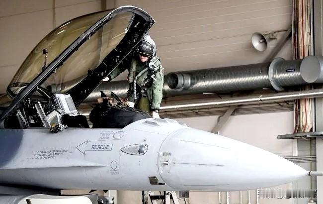 美欧“飞虎队”进入乌克兰，开始进行作战！他们暂为一个中队，由美军退役飞行员，荷兰