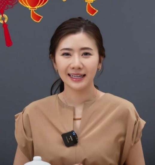 2011年，福原爱跑来中国想找个人陪练，刘国梁告诉她：“你去厨房挑吧。”福原爱委