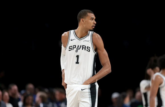 NBA这下脸可丢大了！森林狼惨败马刺，赛后从教练到球员，竟然口径统一，说全队