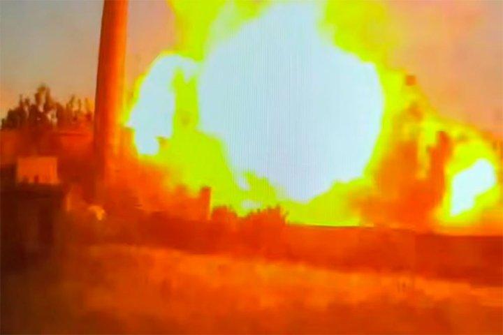 扎波罗热方向：被包围的古利亚波勒市遭到一系列FAB-500高爆弹温压弹的轰炸