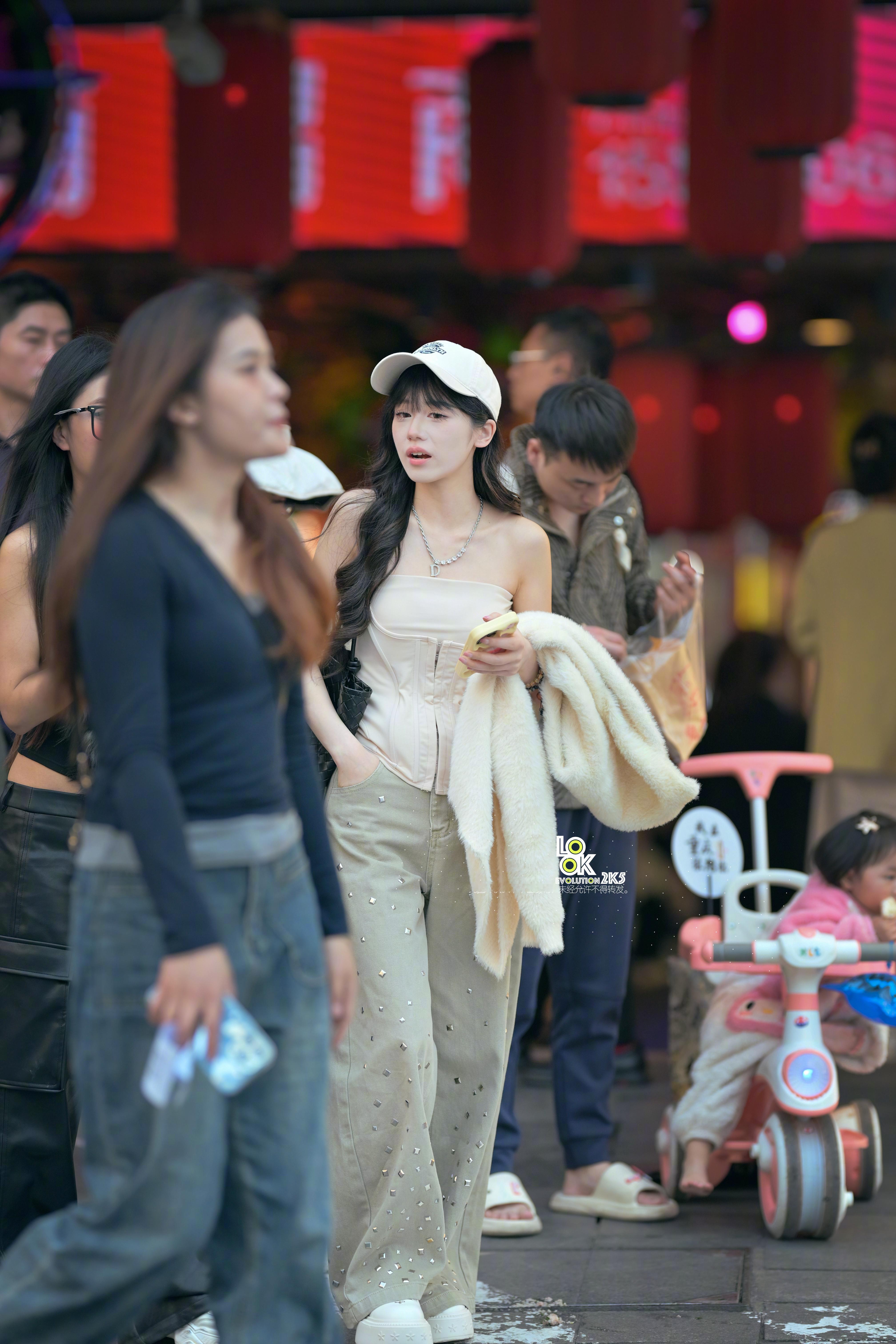 很自然的一张抓拍