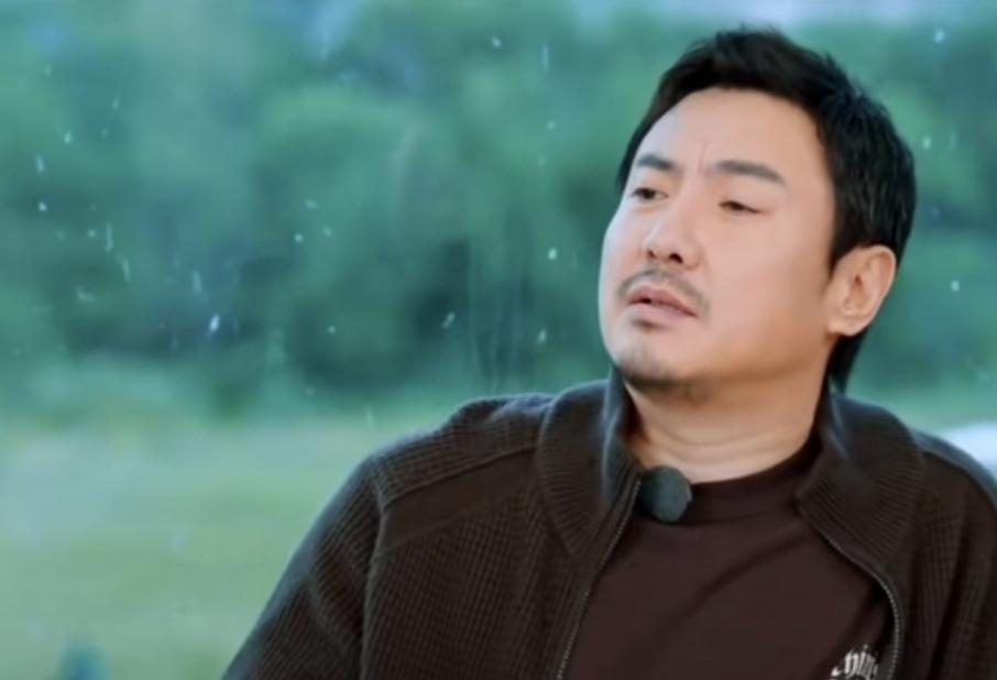 金晨被问：“在座的各位，谁是男人？谁是男神？”王安宇：“谁是男神？”金晨