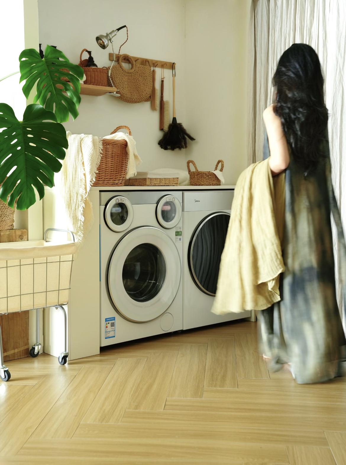 为什么越来越多家庭放弃传统洗衣机，入手分区洗护机型？美的给出了满分答案！美的