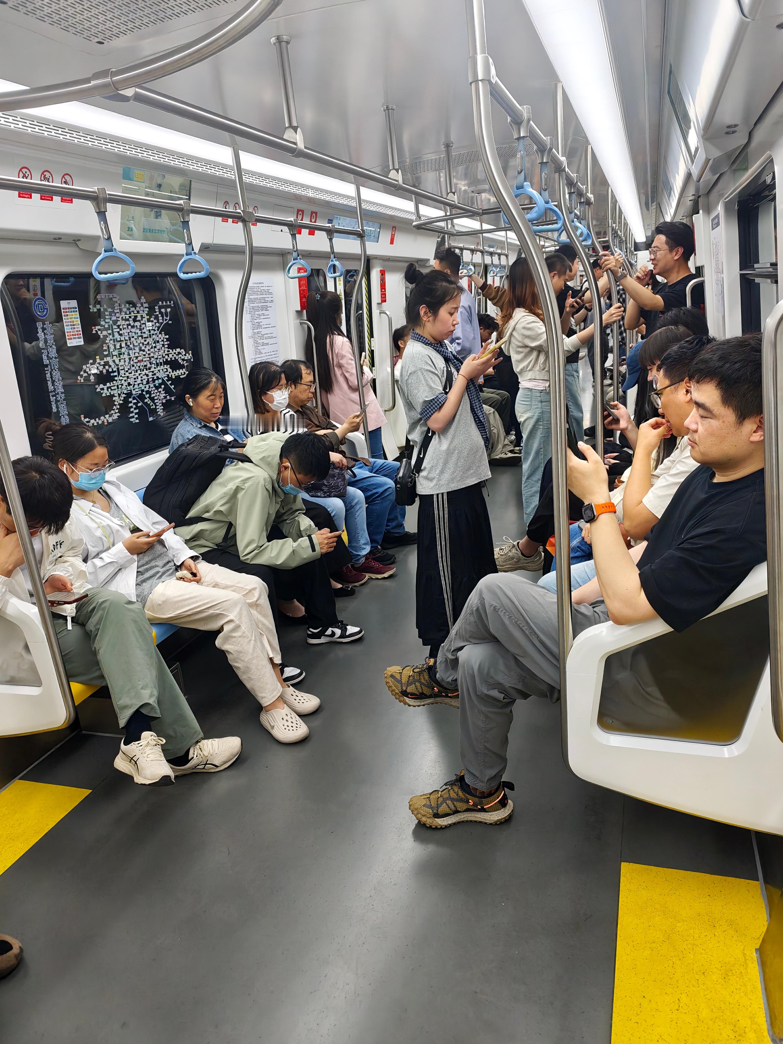 为什么520朋友圈秀恩爱的变少了今晚是520之夜，不光今天朋友圈秀恩爱的变少了，