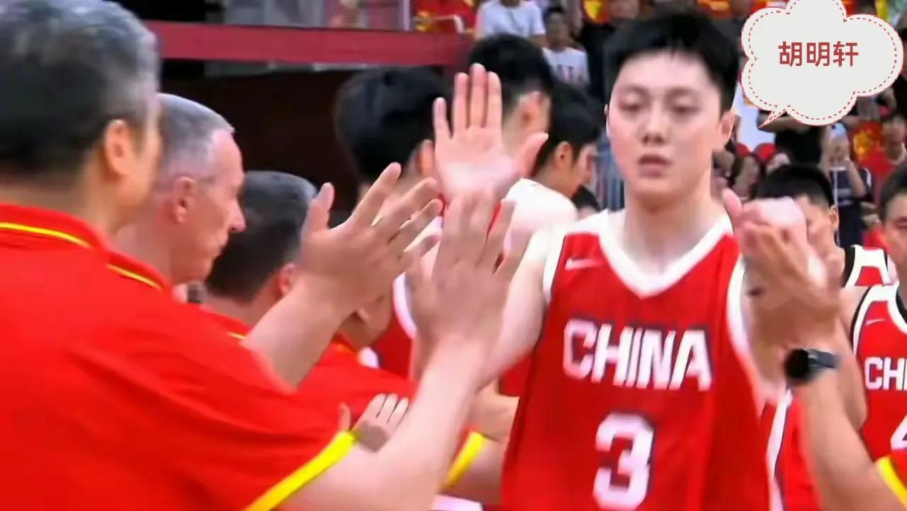 中国男篮险胜黎巴嫩，胡明轩正负值全队第一！世预赛中国男篮89‑87惊